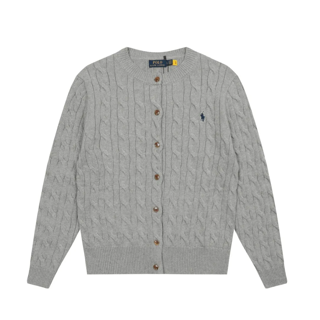 P230 Top quality" Style number: DS006# (not off the shelves all year round) [Ralph Lauren round neck solid color pony embroidery logo twist knitted cardigan] ✅Ralph Lauren Ralph Lauren classic basic versatile knitted cardigan jacket for all seasons ✅Main supplier platform live broadcast Wholesale entity Replacement if out of stock Not off the shelf ✅ZP quality 1:1 version Scan the code to enter the GF website Counter quality ✅Detailed quality The only one in Guangzhou Imported quality cotton yarn Focus on high-end, cost-effective, and good quality. Needless to say, the version is restored to the original version. The maximum size can be worn up to 160 pounds. Loose, comfortable and stress-free. ✅The upper body is simple and easy to match. A must-have for goddess ootd. Good-looking clothes are never picky. Must-have items in goddess wardrobe. Size: S- Navy blue white label Navy blue red label